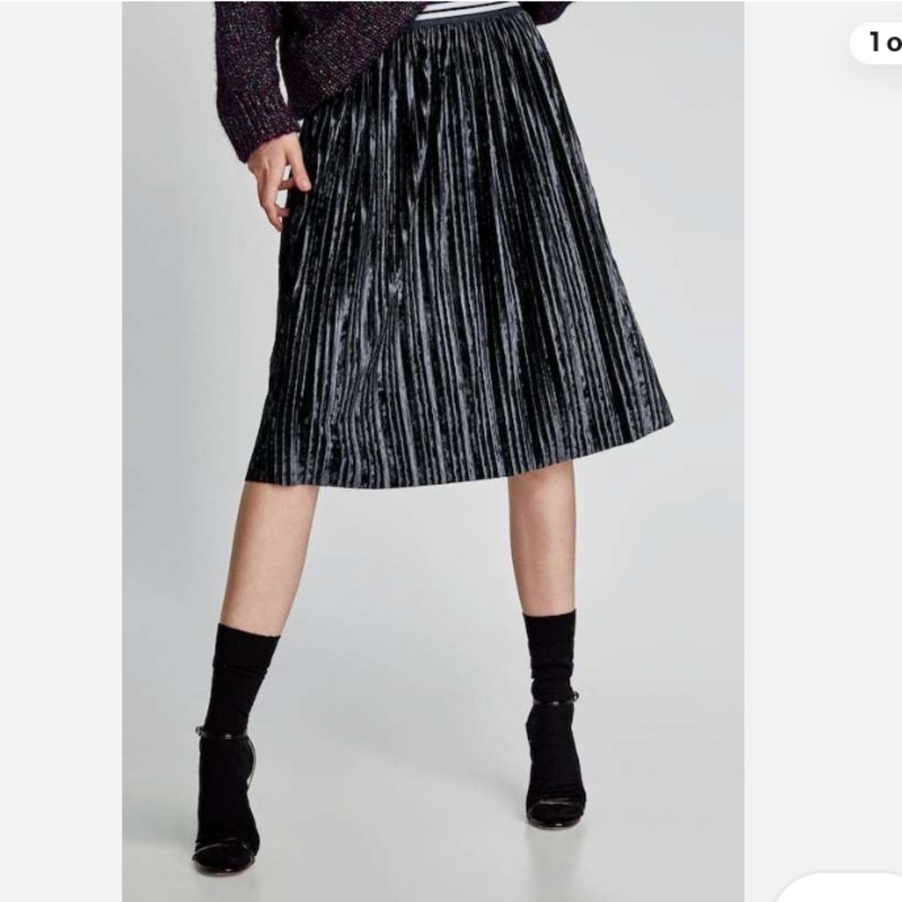 NWT Zara PLEATED VELVET SKIRT
MIDNIGHT BLUE SZ M - Picture 2 of 7